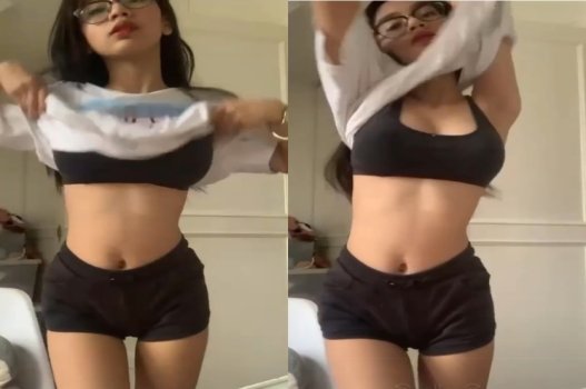 Quan hệ Việt Nam sinh viên ngực lớn